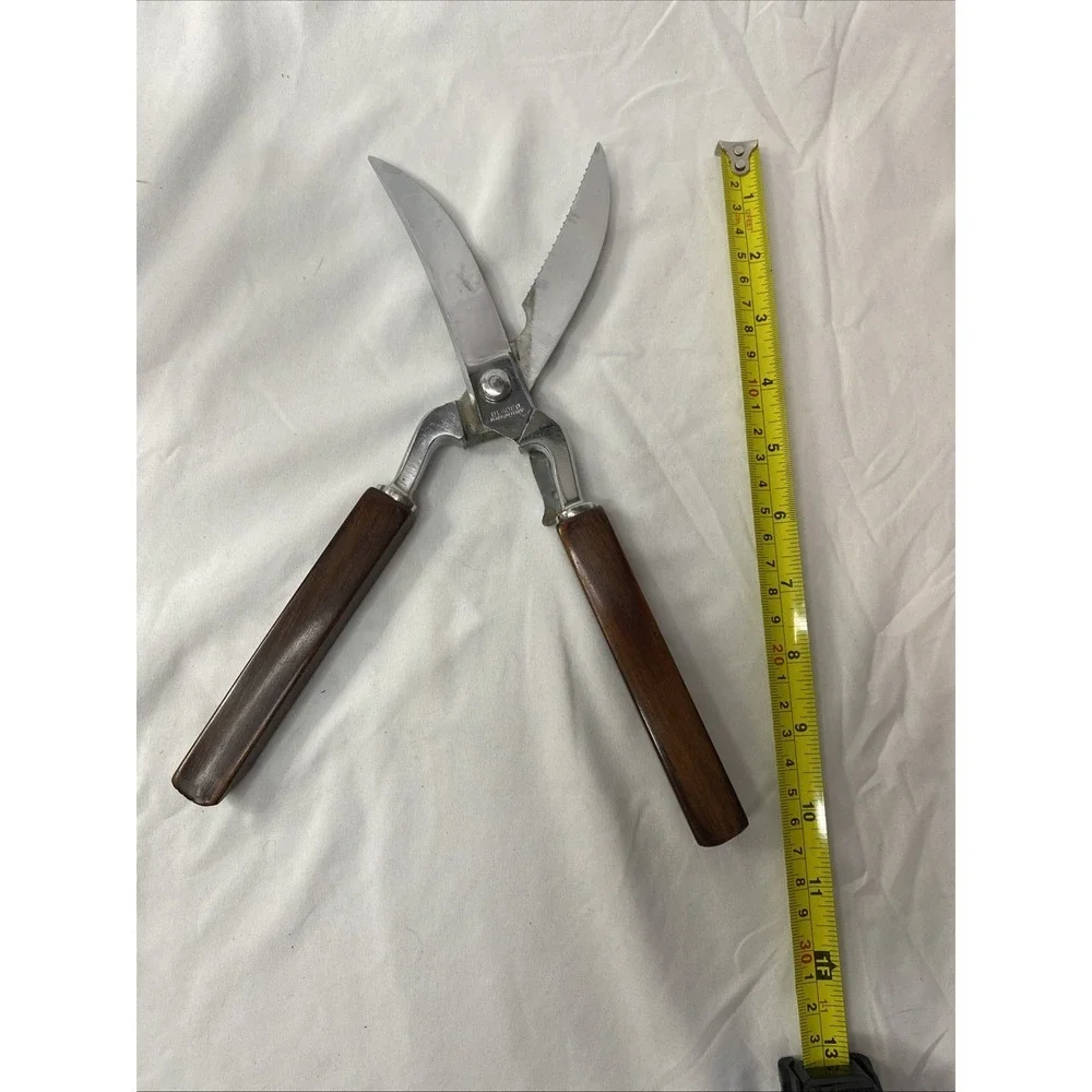 Vintage Made In Italy Poultry Shears Serrated Blade Wooden Handles